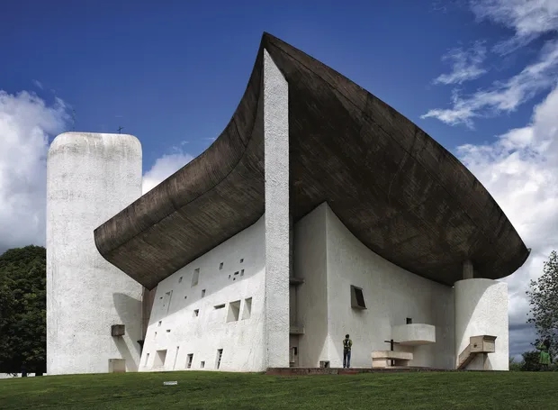 Capela Notre-Dame du Haut em Ronchamp por Le Corbusier